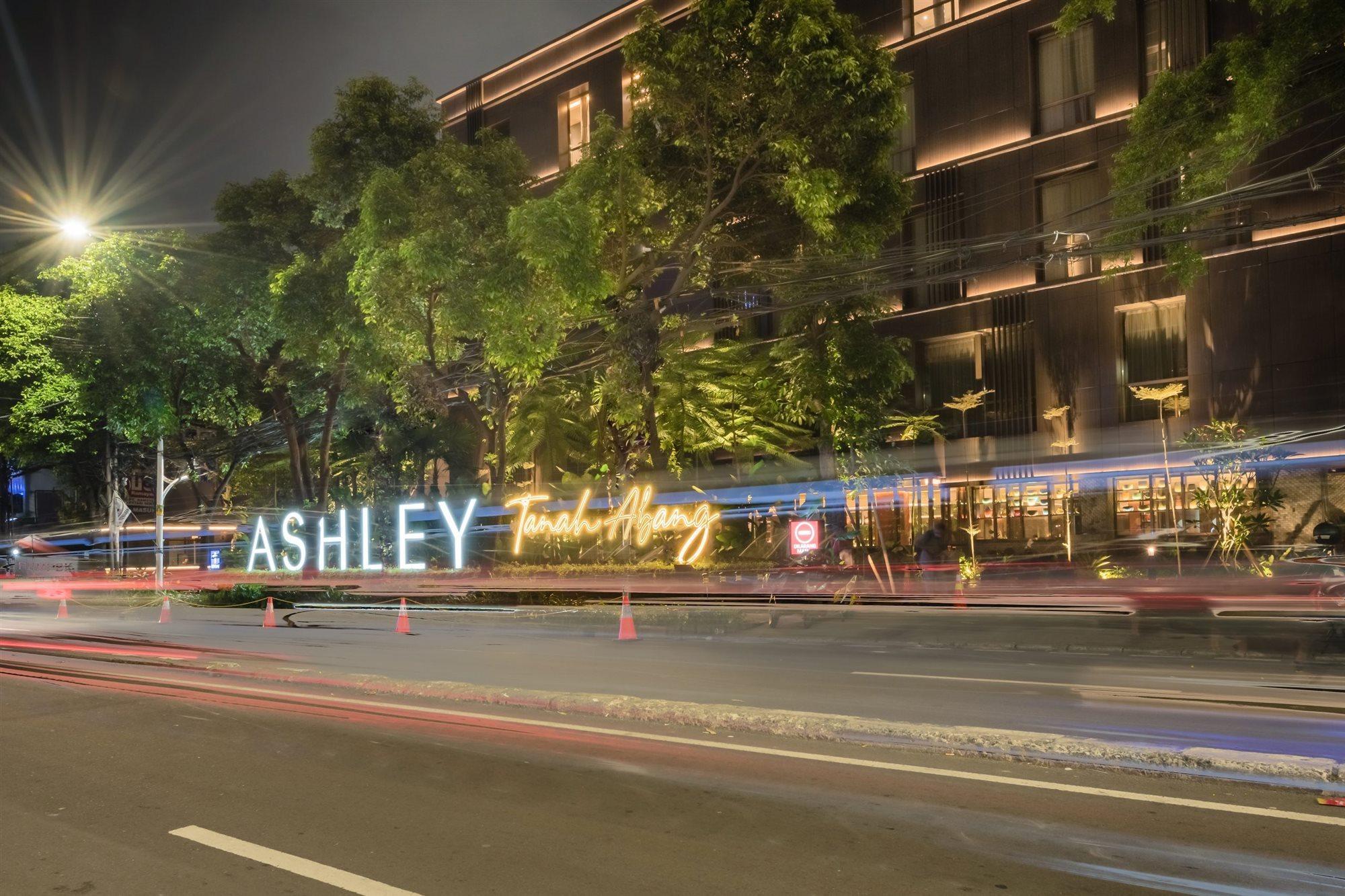Ashley Tanah Abang Hotel Giacarta Esterno foto